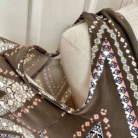 derek heart cold shoulder aztec pattern maxi dress - Picture 3 of 10